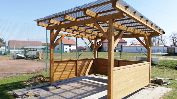 Pultová pergola s trapézovým polykarbonátem