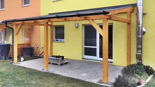 Pultová pergola s čirým plným polykarbonátem