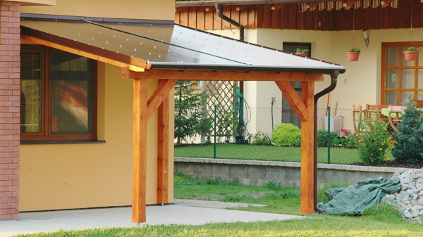 Pultová pergola s 16 mm bronzovým polykarbonátem