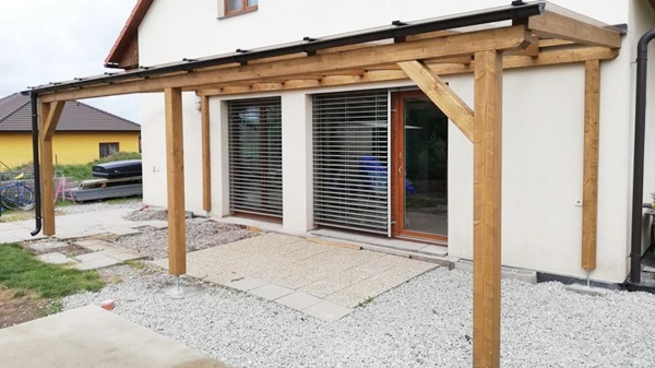 Pultová pergola s plným čirým polykarbonátem tloušťky 4 mm