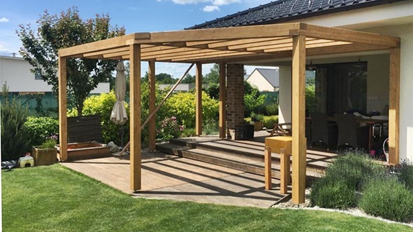 Pergola bez zastřešení vhodná pro zavěšení baldachýnu